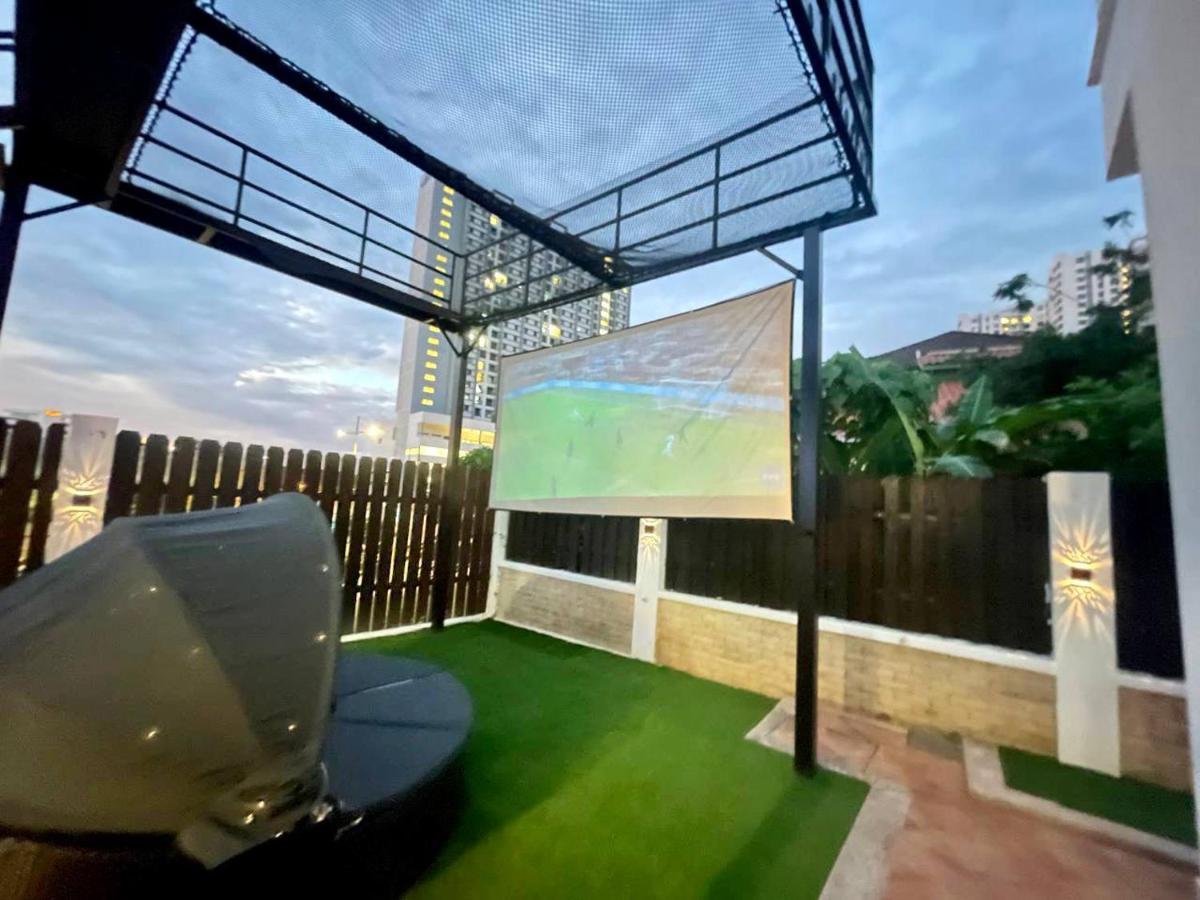 Trendy Family Getaway By Stayco - Mini-Pool, Outdoor Cinema, Air Loft, Ps4, Ktv - Just 2 Mins To Beach! บาตูเฟอริงกี ภายนอก รูปภาพ